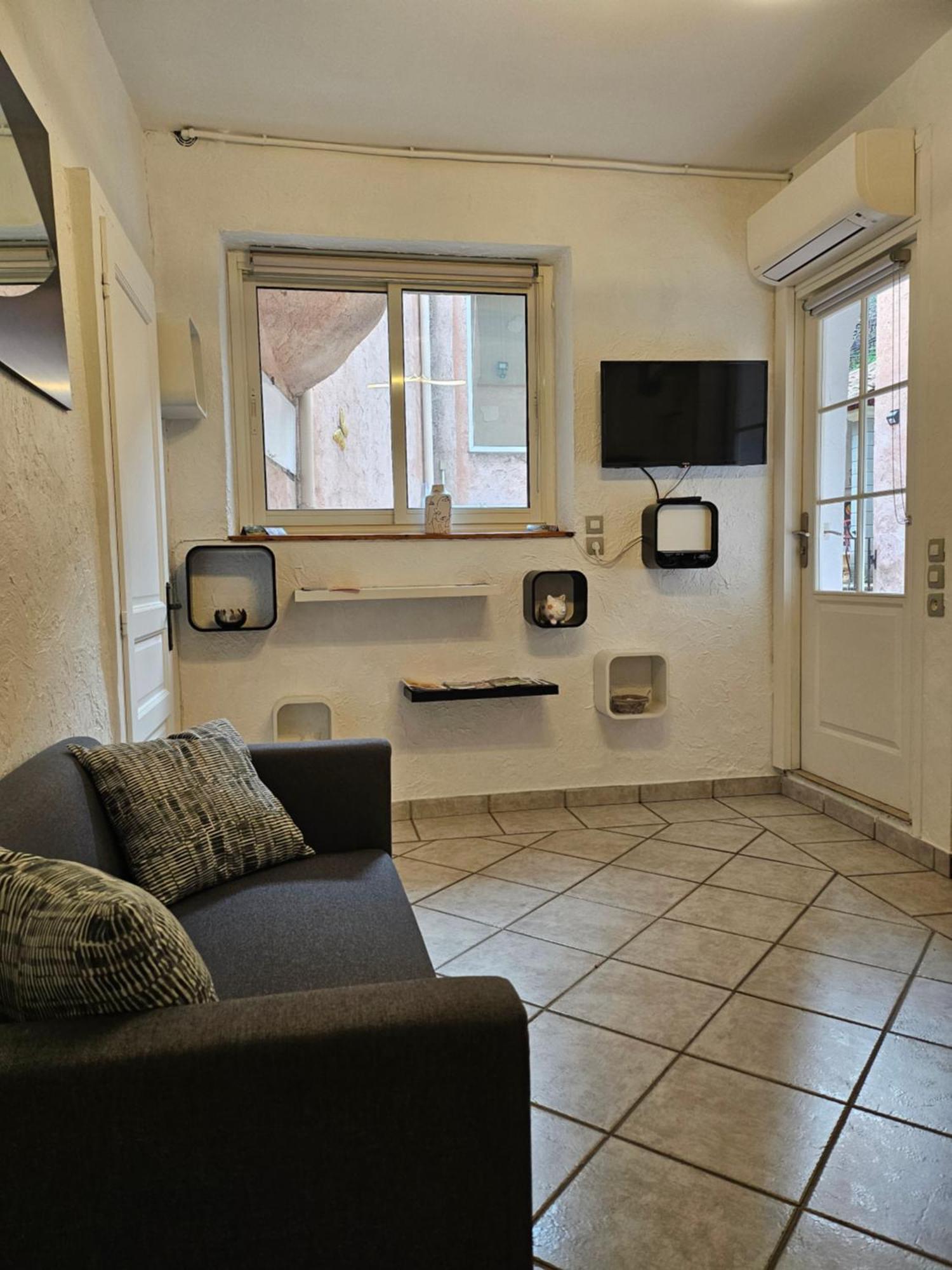 F2 entièrement refait à neuf en 2021 + parking. Grasse Exterior foto
